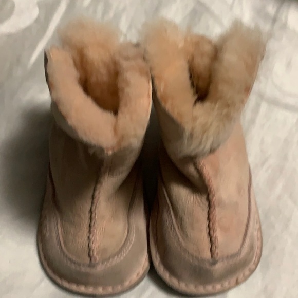 Ugg infant pink booties - Picture 2 of 5